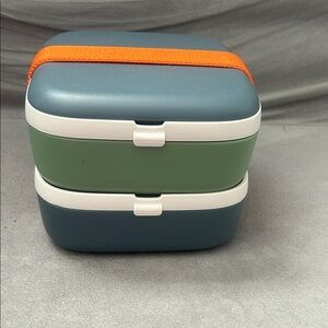 PAMPERED CHEF Stackable Blue and Green Bento Box with Orange Strap